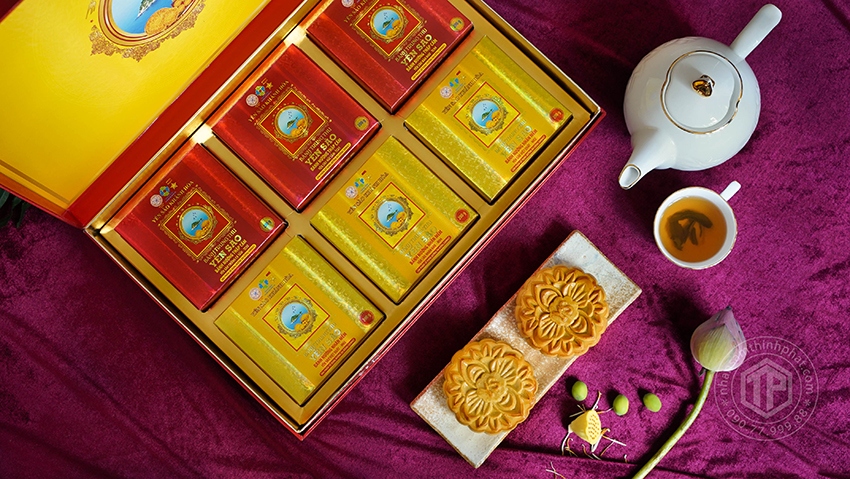 Bánh trung thu yến sào Khánh Hòa