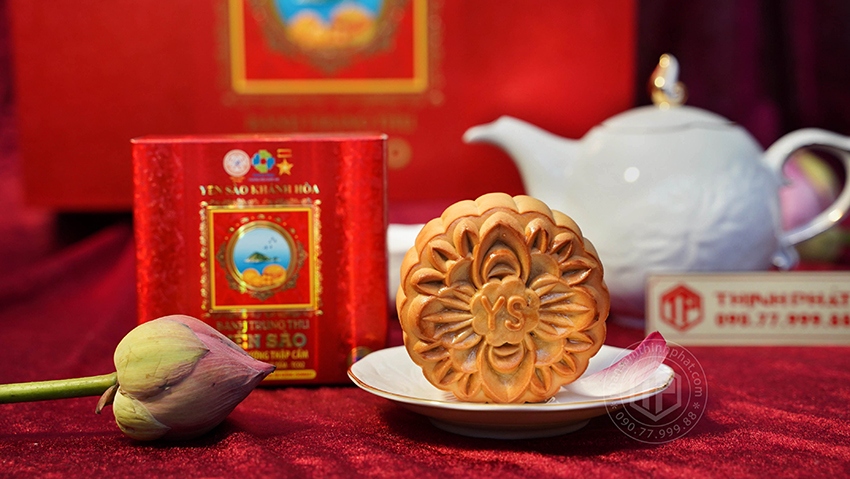 Bánh trung thu yến sào Khánh Hòa